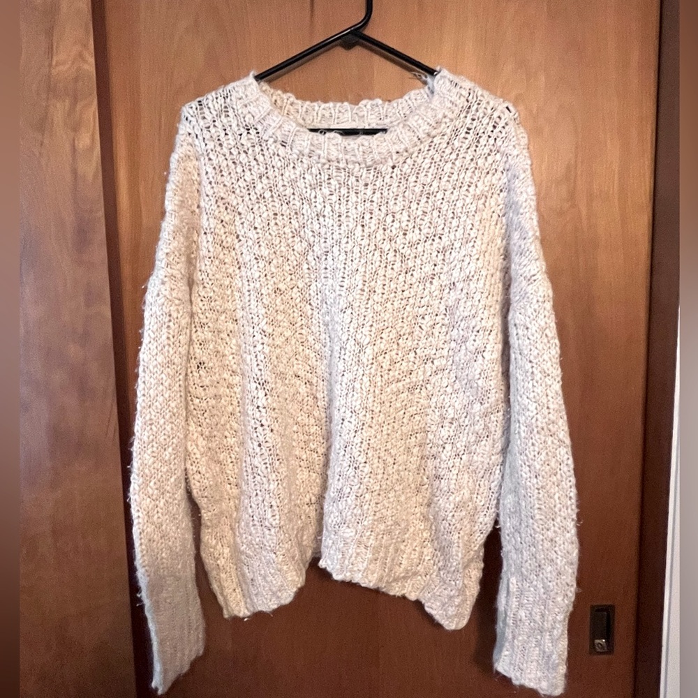 Universal Thread Cream Chunky Knit Crew Neck Sweater